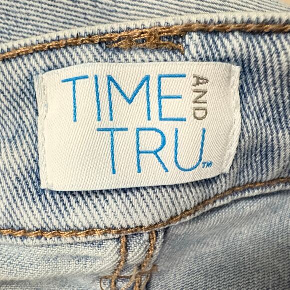 Time and Tru Light Wash Distressed Ankle Jeans Women’s Size 6 Regular Raw Hem - Picture 6 of 8